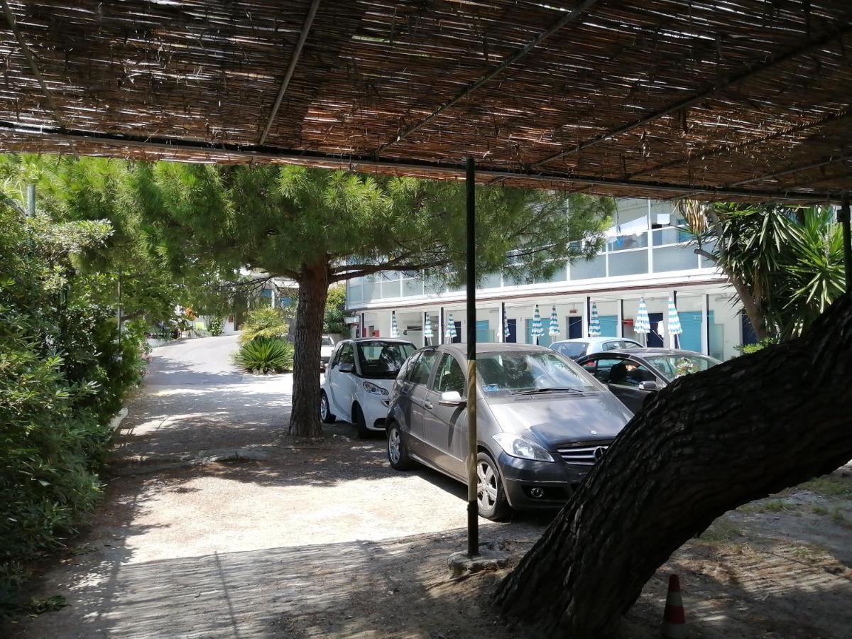 Villaggio Turistico La Vesca Санремо Экстерьер фото